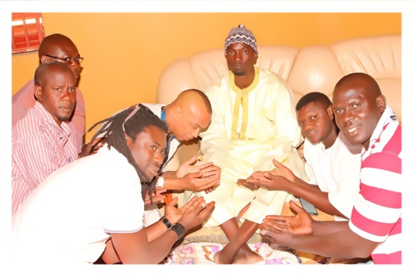 EXCLUSIF DAKARPOSTE!   L'international de foot, Elhaj Diouf et le lutteur Modou Lo filmés dans les champs du marabout Serigne Ahma Mbacké