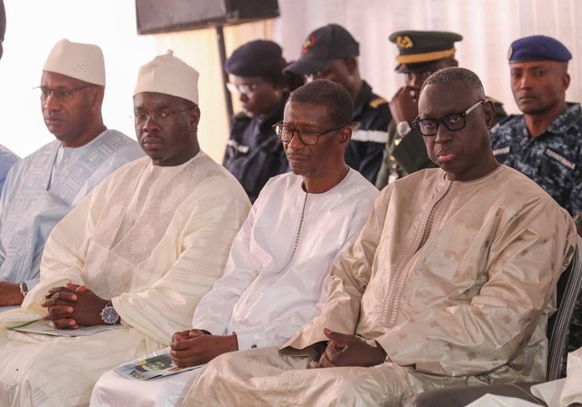 "Ziar" du chef du Pr Diomaye auprès du Khalif général de la famille omarienne "Ziar" du chef du Pr Diomaye auprès du Khalif général de la famille omarienne