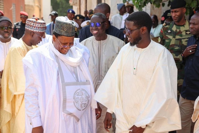 "Ziar" du chef du Pr Diomaye auprès du Khalif général de la famille omarienne "Ziar" du chef du Pr Diomaye auprès du Khalif général de la famille omarienne