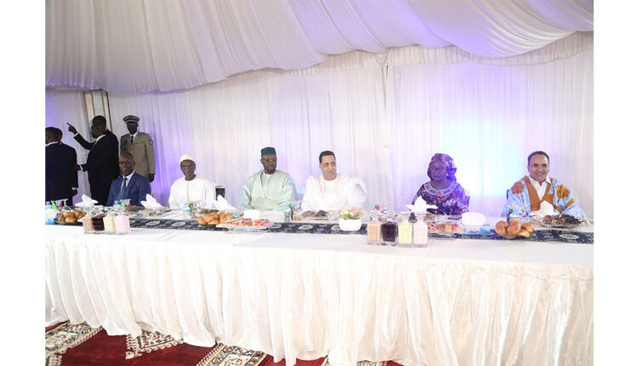 Le premier Ministère organise un dîner de Gala en l’honneur du premier ministre sénégalais Le premier Ministère organise un dîner de Gala en l’honneur du premier ministre sénégalais