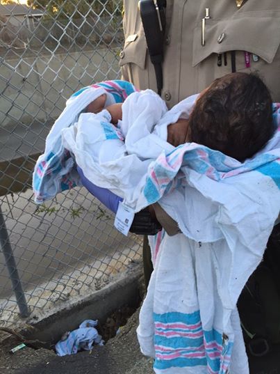 Un bébé enterré vivant sauvé par la police