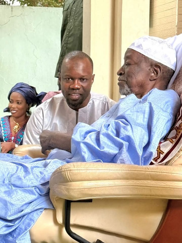 Retour en images sur la visite du Premier Ministre, Ousmane SONKO,  à Touba, notamment chez son ...guide Serigne Cheikh Saliou Mbacké