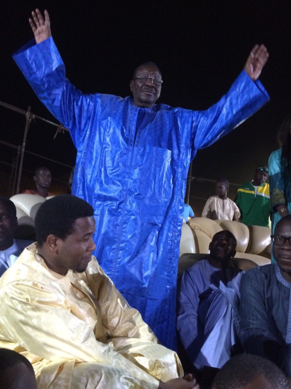 Après Youssou Ndour, Bougane Guèye Dani s'est également agenouillé aux pieds de Cheikh Béthio Thioune Après Youssou Ndour, Bougane Guèye Dani s'est également agenouillé aux pieds de Cheikh Béthio Thioune