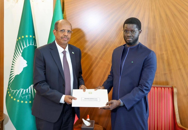 Le Chef de l’État reçoit le PDG du Groupe Orange, le Ministre djiboutien des Affaires étrangères, ainsi que le nouveau Directeur général de l’ASECNA. Le Chef de l’État reçoit le PDG du Groupe Orange, le Ministre djiboutien des Affaires étrangères, ainsi que le nouveau Directeur général de l’ASECNA.