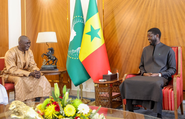 Khaby Lame reçu par le Président Bassirou Diomaye Faye Khaby Lame reçu par le Président Bassirou Diomaye Faye