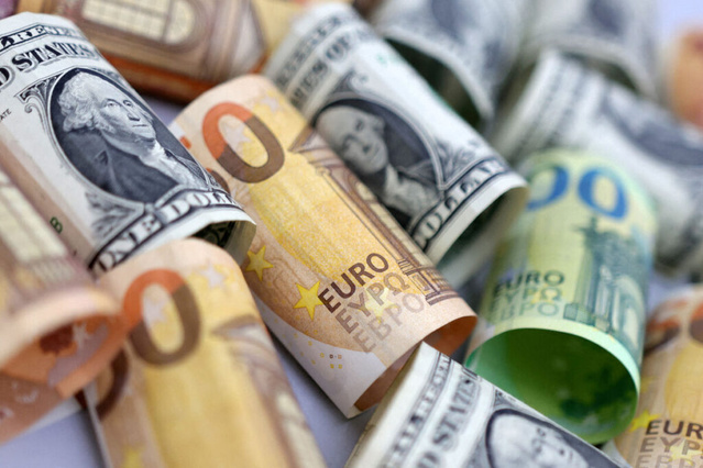 Les droits de douane propulsent le dollar, l’euro s’effondre