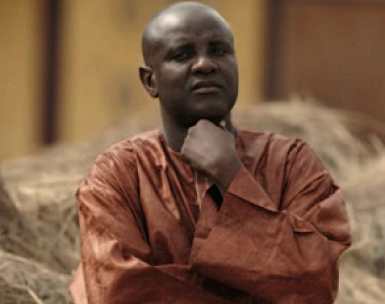 Pourquoi le chanteur Ismael Lô a tenu à rendre visite à Thione Seck Pourquoi le chanteur Ismael Lô a tenu à rendre visite à Thione Seck