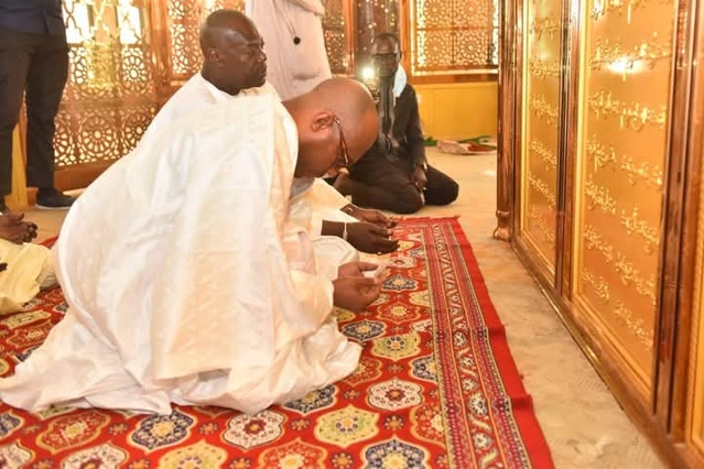 Magal de Porokhane- La réaction de l'ex maire de Dakar après son séjour chez Sokhna Bally, Serigne Moussa Nawél Mbacké... Magal de Porokhane- La réaction de l'ex maire de Dakar après son séjour chez Sokhna Bally, Serigne Moussa Nawél Mbacké...