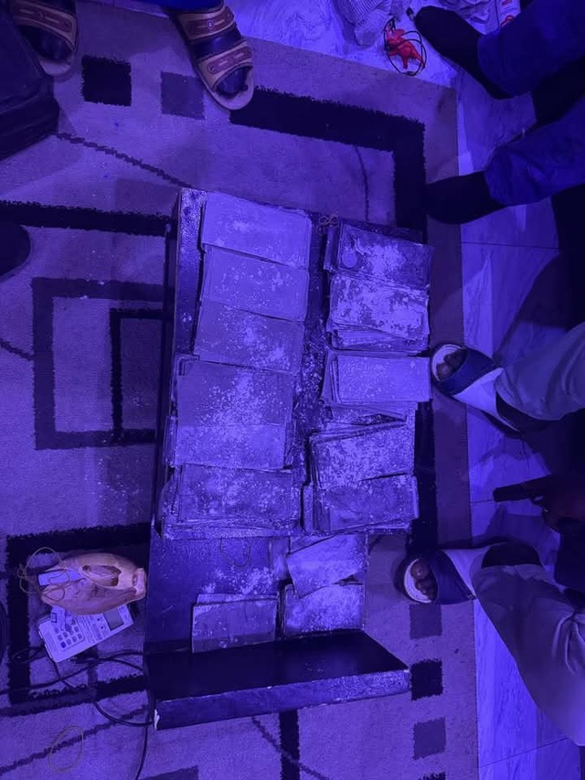 Lutte contre le trafic de faux billets : la Gendarmerie arrête deux (02) faussaires à Keur Massar avec plus de deux milliards en faux billets Lutte contre le trafic de faux billets : la Gendarmerie arrête deux (02) faussaires à Keur Massar avec plus de deux milliards en faux billets