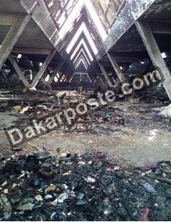 Incendie : Le Pavillon vert réduit en cendres, la foire de Dakar évacuée (images) Incendie : Le Pavillon vert réduit en cendres, la foire de Dakar évacuée (images)