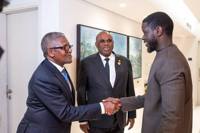 Le Pr Diomaye Faye a reçu l’homme d’affaires nigérian Aliko Dangote ainsi que le Dr Okey Oramah, Président d’Afreximbank Le Pr Diomaye Faye a reçu l’homme d’affaires nigérian Aliko Dangote ainsi que le Dr Okey Oramah, Président d’Afreximbank