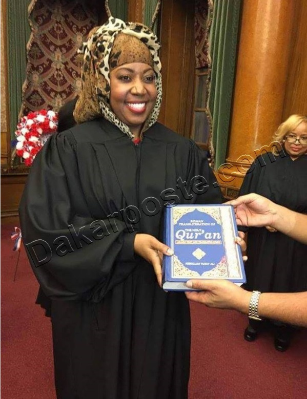 Carolyn Walker-Diallo, la première femme musulmane américaine juge à avoir prêter serment sur le Saint Coran
