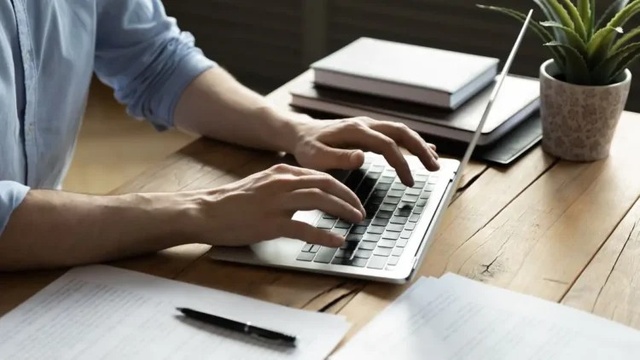 Comment Total, Eiffage…truquent des rapports pour favoriser les multinationales