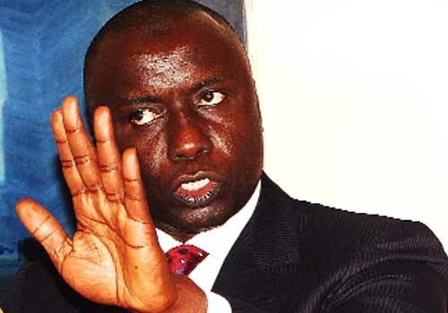 Réponse à Samba Thioub de "Rewmi": " Idrissa Seck est un dealer (...) Il est devenu l’homme le plus petit du Sénégal, par la taille et par les idées. (...) Réponse à Samba Thioub de "Rewmi": " Idrissa Seck est un dealer (...) Il est devenu l’homme le plus petit du Sénégal, par la taille et par les idées. (...)