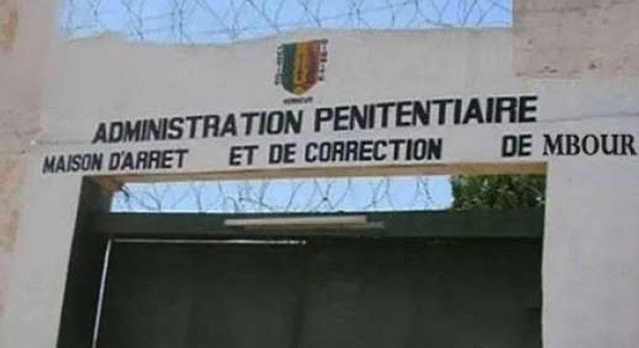 Mbour : Un détenu se fait passer pour un gendarme et extorque plus de 2 millions à sa voisine depuis sa cellule Mbour : Un détenu se fait passer pour un gendarme et extorque plus de 2 millions à sa voisine depuis sa cellule