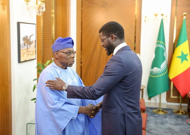 Olusegun Obasanjo reçu par le Pr Diomaye Faye Olusegun Obasanjo reçu par le Pr Diomaye Faye
