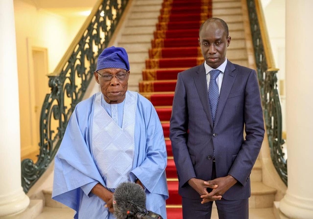 Olusegun Obasanjo reçu par le Pr Diomaye Faye Olusegun Obasanjo reçu par le Pr Diomaye Faye