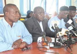 "Macky SALL n’a pas respecté la signature internationale du Sénégal en se conformant à cette décision, mais au mépris de la mesure administrative a récemment fait voyager avec lui quelqu’un (ndlr: Ousmane Ngom)" Comité Directeur PDS "Macky SALL n’a pas respecté la signature internationale du Sénégal en se conformant à cette décision, mais au mépris de la mesure administrative a récemment fait voyager avec lui quelqu’un (ndlr: Ousmane Ngom)" Comité Directeur PDS