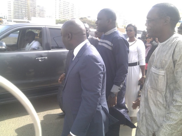 "Que Macky Sall réponde devant sa Crei suite à la lettre de mise en demeure adressée par le journal "Le Monde" (...) Qu'il lave l'image du Sénégal terni par ce scandale (...) "Que Macky Sall réponde devant sa Crei suite à la lettre de mise en demeure adressée par le journal "Le Monde" (...) Qu'il lave l'image du Sénégal terni par ce scandale (...)