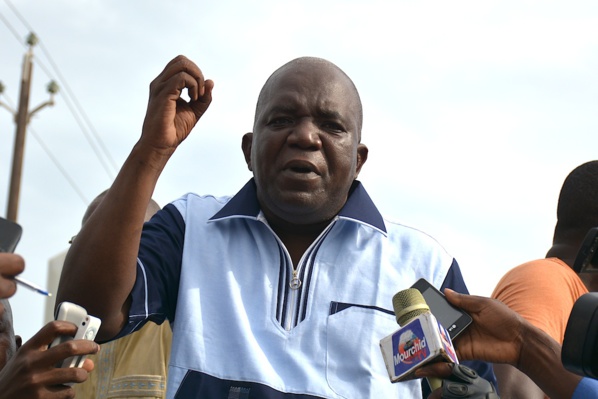 EXCLUSIF DAKARPOSTE! Omar Sarr, coordonnateur du Pds, finalement placé en garde à vue; il est au "frais" au commissariat du Port EXCLUSIF DAKARPOSTE! Omar Sarr, coordonnateur du Pds, finalement placé en garde à vue; il est au "frais" au commissariat du Port