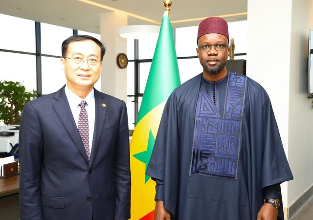 Le ministre d'Etat aux Affaires étrangères du Qatar  et le PDG de China energy international Group reçus par le Pm