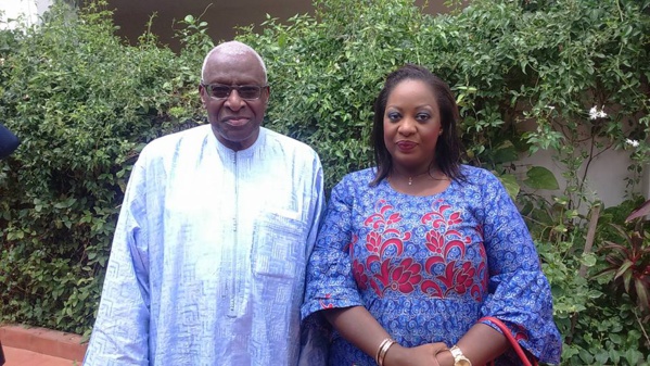Notre consoeur Toutane Diack posant fièrement avec Lamine Diack