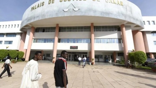 Accusé d’avoir violé la femme de son père : la réaction surprenante de Ch. Fall Accusé d’avoir violé la femme de son père : la réaction surprenante de Ch. Fall