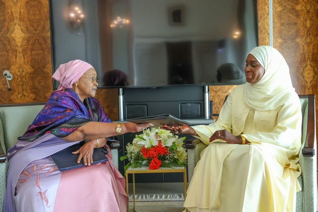 La Première Dame, Marie Khone Faye, a reçu deux associations féminines engagées dans la cause des femmes . La Première Dame, Marie Khone Faye, a reçu deux associations féminines engagées dans la cause des femmes .