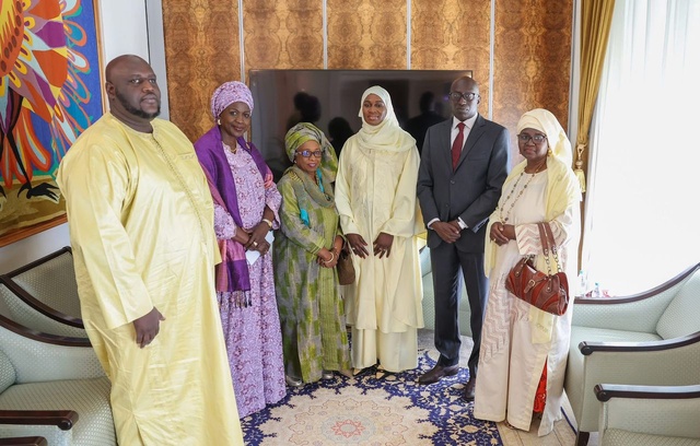 La Première Dame, Marie Khone Faye, a reçu deux associations féminines engagées dans la cause des femmes . La Première Dame, Marie Khone Faye, a reçu deux associations féminines engagées dans la cause des femmes .