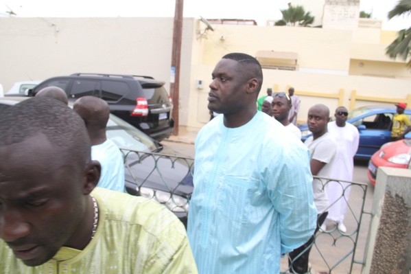 Quand toute la République se retrouve au mariage de la fille de l'Inspecteur au Trésor, Mamadou Bocoum avec le fils de Serigne Mbacké Ndiaye! Quand toute la République se retrouve au mariage de la fille de l'Inspecteur au Trésor, Mamadou Bocoum avec le fils de Serigne Mbacké Ndiaye!