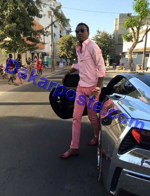 Arrêt sur image ! Waly Seck avec une de ses rutilantes bolides Arrêt sur image ! Waly Seck avec une de ses rutilantes bolides