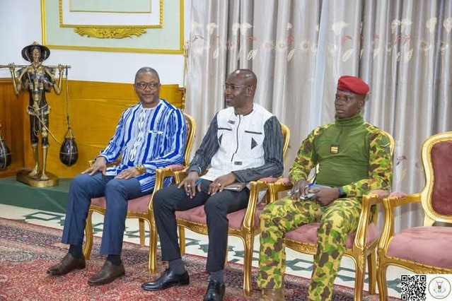 Coopération : le ministre des Affaires étrangères de Cuba chez le Président du Faso Coopération : le ministre des Affaires étrangères de Cuba chez le Président du Faso