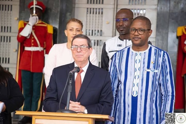 Coopération : le ministre des Affaires étrangères de Cuba chez le Président du Faso Coopération : le ministre des Affaires étrangères de Cuba chez le Président du Faso