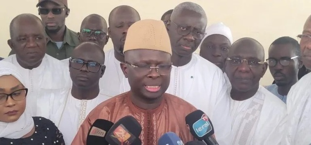 Touba: Une délégation du FDR reçue par Serigne Mountakha Mbacké Touba: Une délégation du FDR reçue par Serigne Mountakha Mbacké