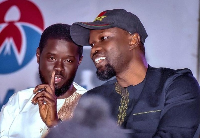 Le Premier ministre filmé à Ndiaganiao chez la maman du Pr Diomaye (Les raisons) Le Premier ministre filmé à Ndiaganiao chez la maman du Pr Diomaye (Les raisons)