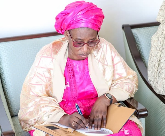 La Première Dame, Marie Khone Faye, reçoit l’Amicale des Femmes de la Présidence de la République La Première Dame, Marie Khone Faye, reçoit l’Amicale des Femmes de la Présidence de la République