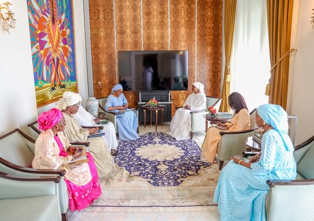 La Première Dame, Marie Khone Faye, reçoit l’Amicale des Femmes de la Présidence de la République La Première Dame, Marie Khone Faye, reçoit l’Amicale des Femmes de la Présidence de la République