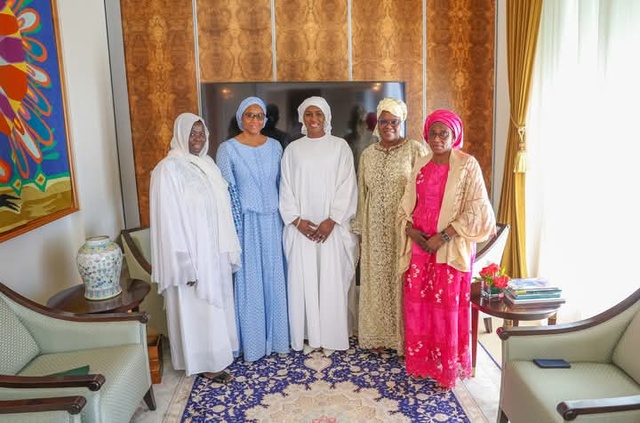 La Première Dame, Marie Khone Faye, reçoit l’Amicale des Femmes de la Présidence de la République La Première Dame, Marie Khone Faye, reçoit l’Amicale des Femmes de la Présidence de la République