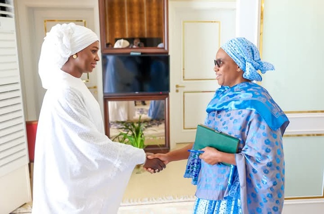 La Première Dame, Marie Khone Faye, reçoit l’Amicale des Femmes de la Présidence de la République La Première Dame, Marie Khone Faye, reçoit l’Amicale des Femmes de la Présidence de la République
