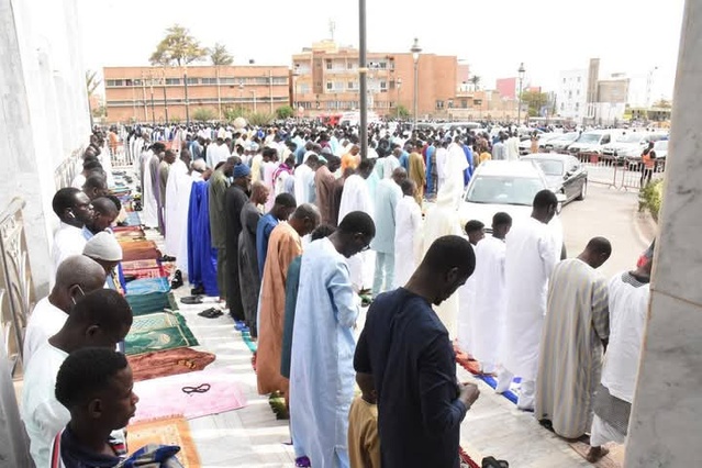  Retour en images sur la prière de la Korité à la Grande Mosquée Massalikul Jinaan de Dakar, dirigée par l'Imam Serigne Moustapha Mbacké Abdou Khadr. Photos : Assane Sow, Le Soleil