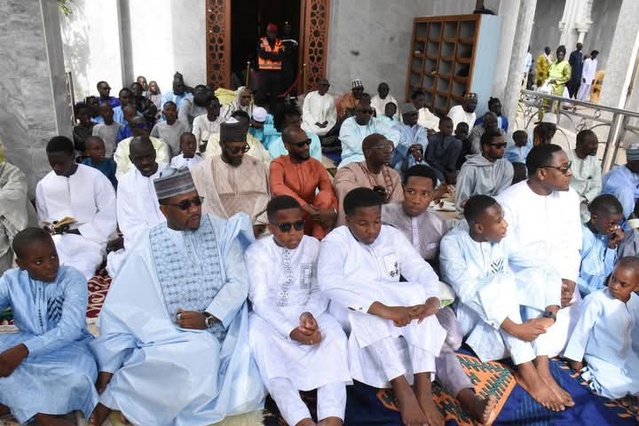 Retour en images sur la prière de la Korité à la Grande Mosquée Massalikul Jinaan de Dakar, dirigée par l'Imam Serigne Moustapha Mbacké Abdou Khadr. Photos : Assane Sow, Le Soleil Retour en images sur la prière de la Korité à la Grande Mosquée Massalikul Jinaan de Dakar, dirigée par l'Imam Serigne Moustapha Mbacké Abdou Khadr. Photos : Assane Sow, Le Soleil