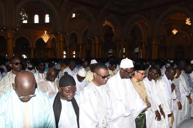  Retour en images sur la prière de la Korité à la Grande Mosquée Massalikul Jinaan de Dakar, dirigée par l'Imam Serigne Moustapha Mbacké Abdou Khadr. Photos : Assane Sow, Le Soleil