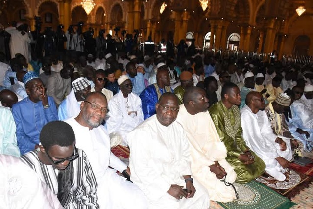 Retour en images sur la prière de la Korité à la Grande Mosquée Massalikul Jinaan de Dakar, dirigée par l'Imam Serigne Moustapha Mbacké Abdou Khadr. Photos : Assane Sow, Le Soleil Retour en images sur la prière de la Korité à la Grande Mosquée Massalikul Jinaan de Dakar, dirigée par l'Imam Serigne Moustapha Mbacké Abdou Khadr. Photos : Assane Sow, Le Soleil
