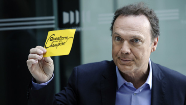 Julien Lepers triste après avoir été évincé de "Questions pour un champion" Julien Lepers triste après avoir été évincé de "Questions pour un champion"