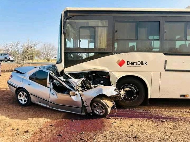 Accident de la route sur l'axe Linguère - Matam : une c0llision entre un Bus Sénégal Dem Dikk et  un véhicule Peugeot  406 fait 5 morts et deux blessés. 