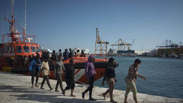 Horreur à bord du cayuco Par Tim Röhn, Antonio Sempere, Marie-Louise Ndiaye