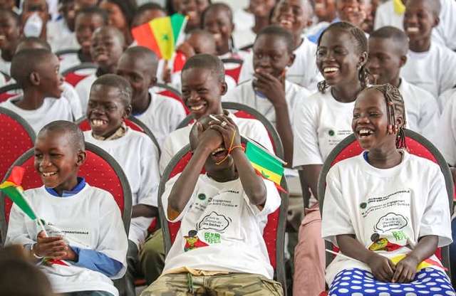 Édition 2025 de la Journée Internationale Zéro Déchets- La première dame, Marie Khone Faye,  communie avec les enfants de Warang 