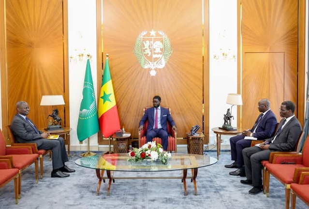 Le président de la Commission de l’Union économique et monétaire ouest-africaine (UEMOA) reçu par le Pr Diomaye Faye 