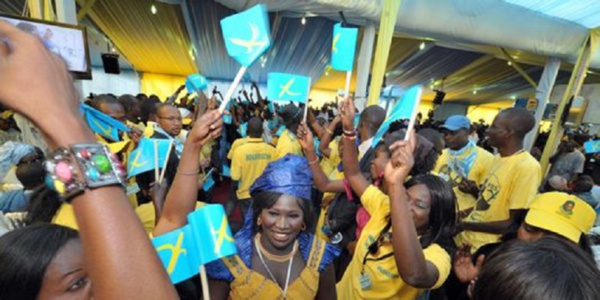 En Comité Directeur, les libéraux du Pds ont tous signé le fameux communiqué qui valut la prison à Oumar Sarr; révélations sur la réunion du Pds de ce lundi En Comité Directeur, les libéraux du Pds ont tous signé le fameux communiqué qui valut la prison à Oumar Sarr; révélations sur la réunion du Pds de ce lundi