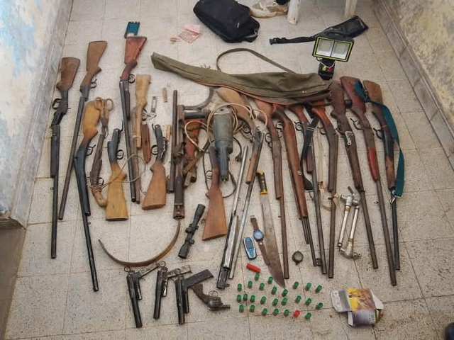 Lutte contre l’insécurité : un vaste réseau de trafic d’armes démantelé à Nguéniène dans la région de Thiès Lutte contre l’insécurité : un vaste réseau de trafic d’armes démantelé à Nguéniène dans la région de Thiès